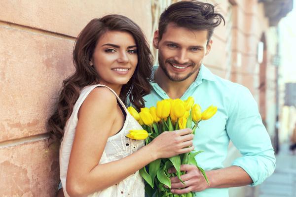 Akú kvetinu darovať žene?